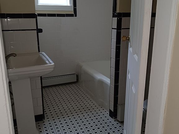 3rd image of 1041 Broad St Floor 2