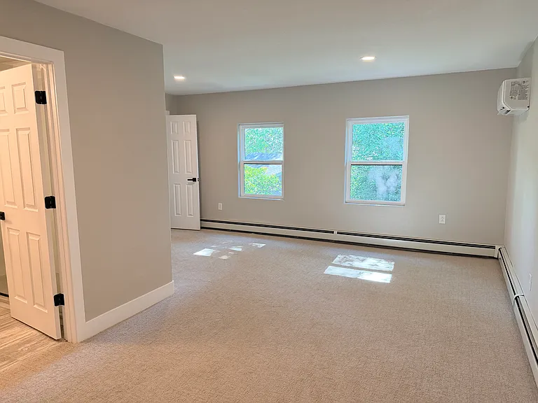2nd large bedroom upstairs, could be dual-primary bedroom