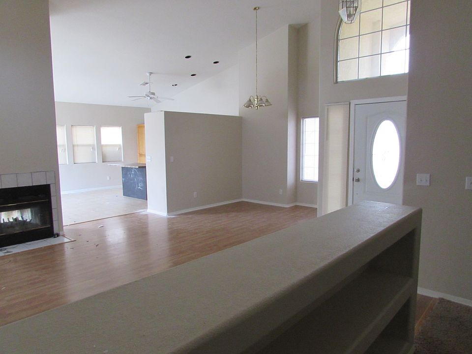 1st image of 20816 Lakeview Dr