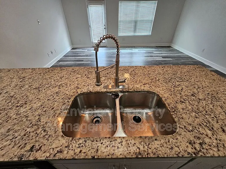 2190 Miranda Dr — Photo 8