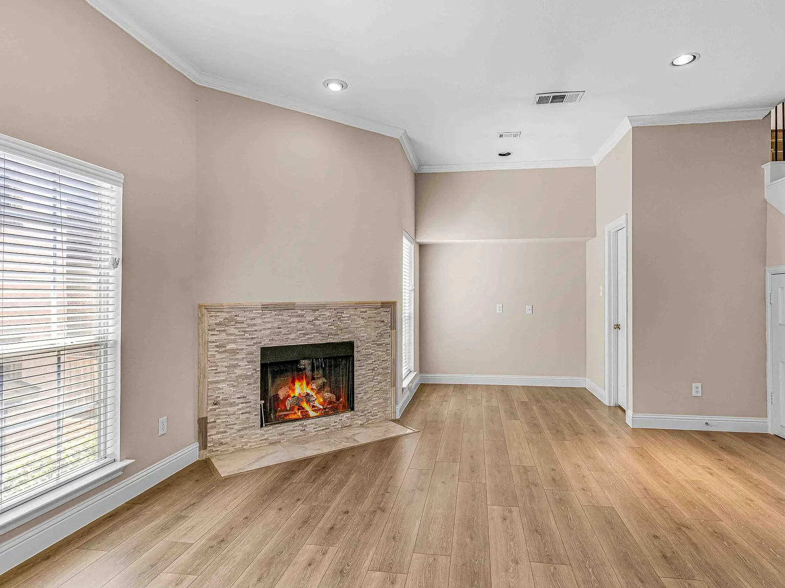 2 bed, 2.5 bath, 1490 sqft, $3,800 — Photo 4