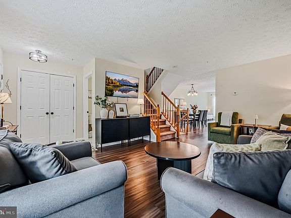 4th image of 436 Buttonwoods Rd