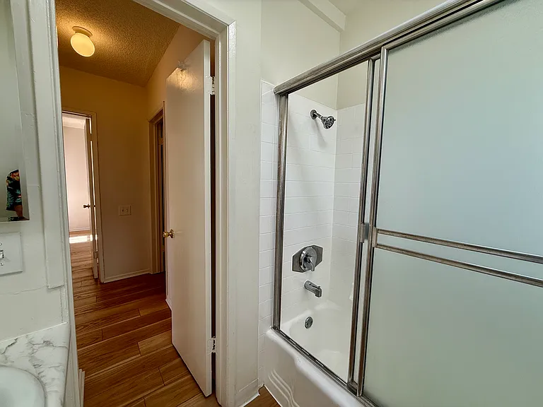 Vine Street Apartments — Photo 24