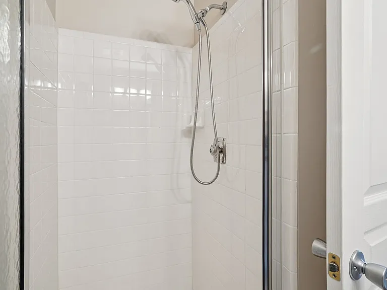 Swan Harbour Apartments — Photo 11