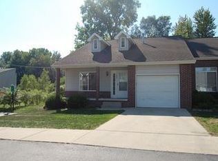 1205 Eastoak Dr, Fenton, MI