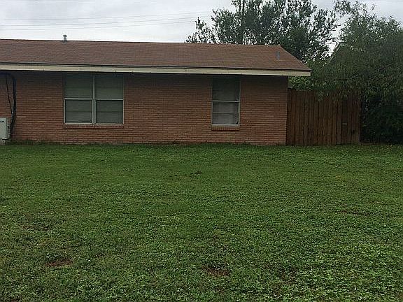 2nd image of 606 W Linda St