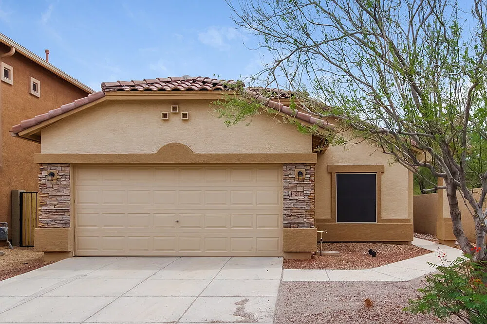 3 bed, 2.0 bath, 1625 sqft, $2,300 — Photo 1