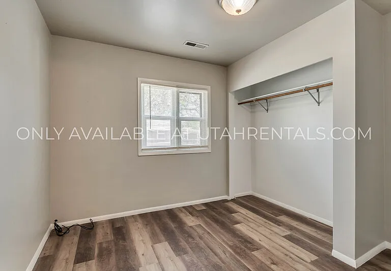 142 N 900 W — Photo 7