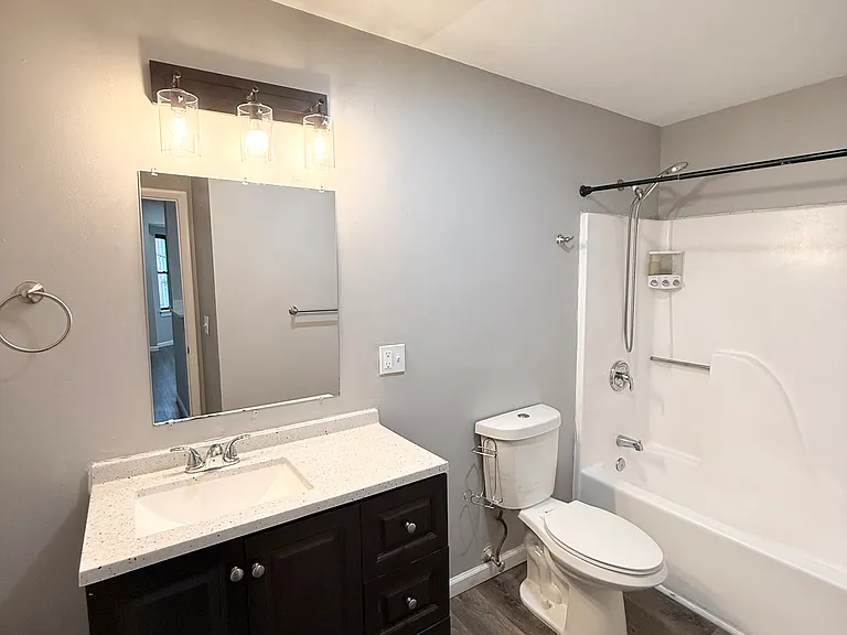 202 N 6th St #203 — Photo 13