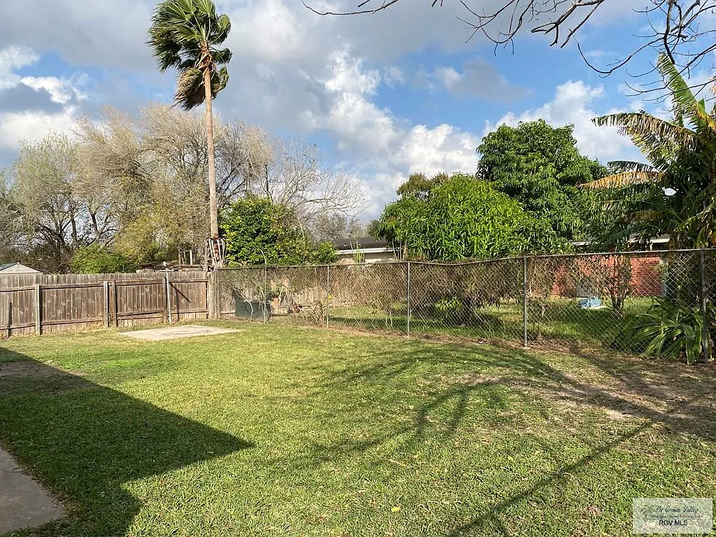 4 bed, 2.0 bath, 1755 sqft, $2,200 — Photo 3