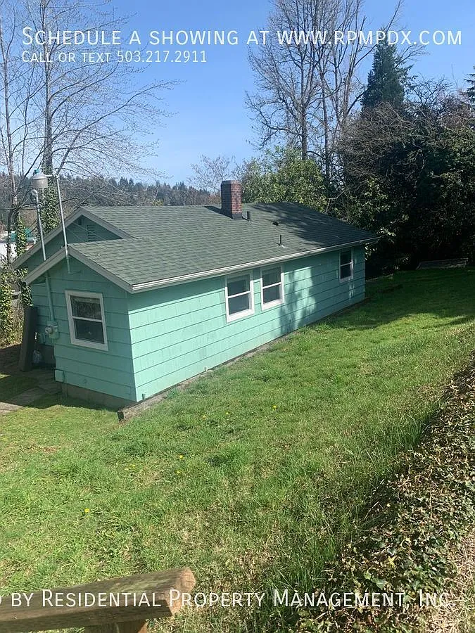 Light and Bright Bungalo between Multnomah Village and Hillsdale! — Photo 1