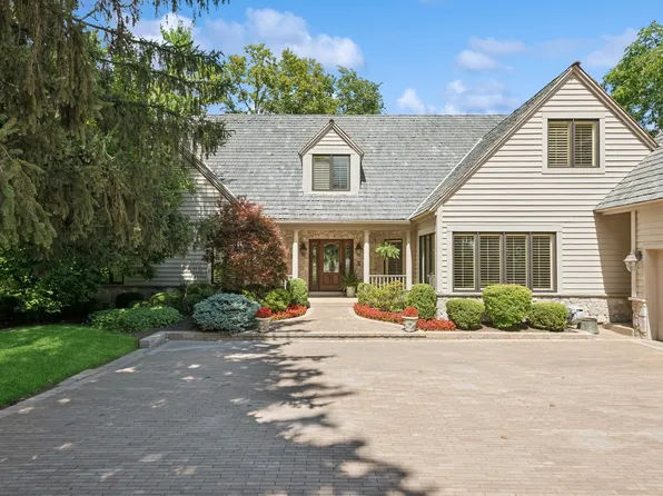 24 S Wynstone Dr, North Barrington, IL 60010