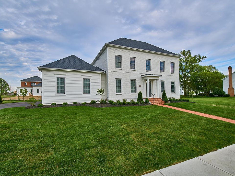 1st image of LOT 10 W Oxford Loop W