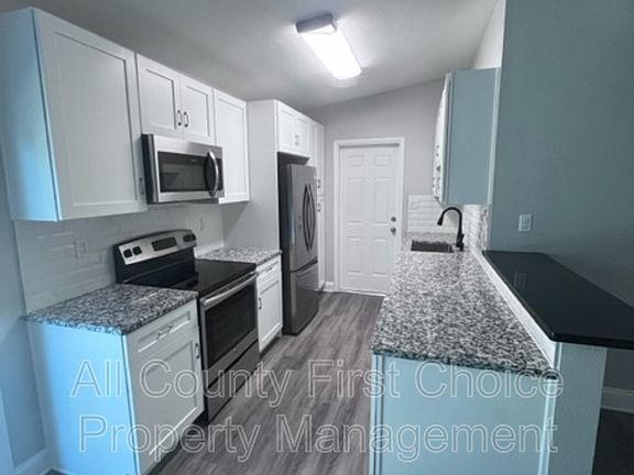 4th image of 4237 Neptune Dr SE