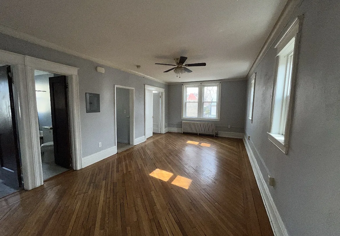 582 Park Ave - 4 — Photo 3