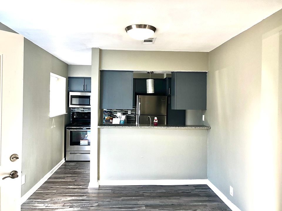 1st image of 240 W Pioneer Pkwy #3