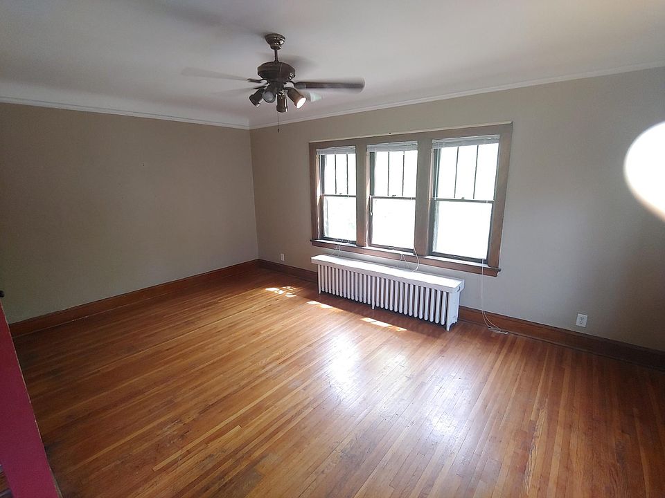 2nd image of 576 Grand Ave #202