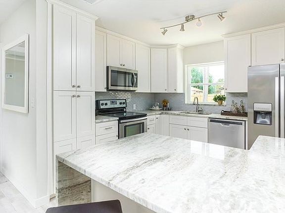 3rd image of 721 Depugh St