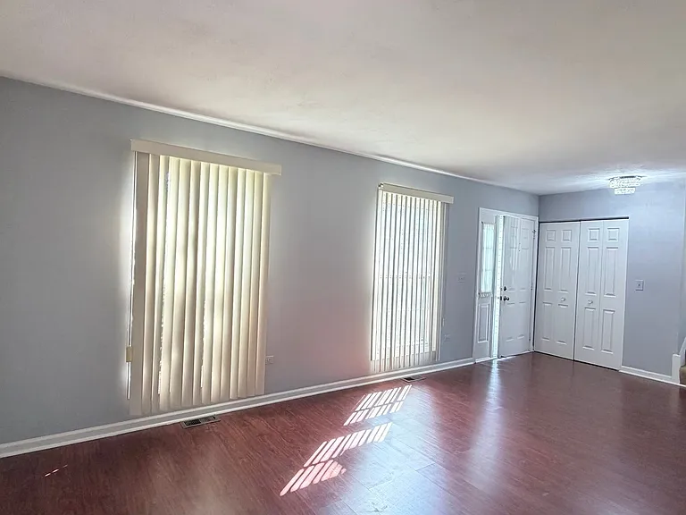 1312 Darlington Ct — Photo 2