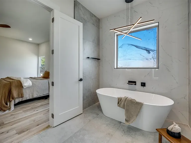 3434 Navaro St — Photo 20