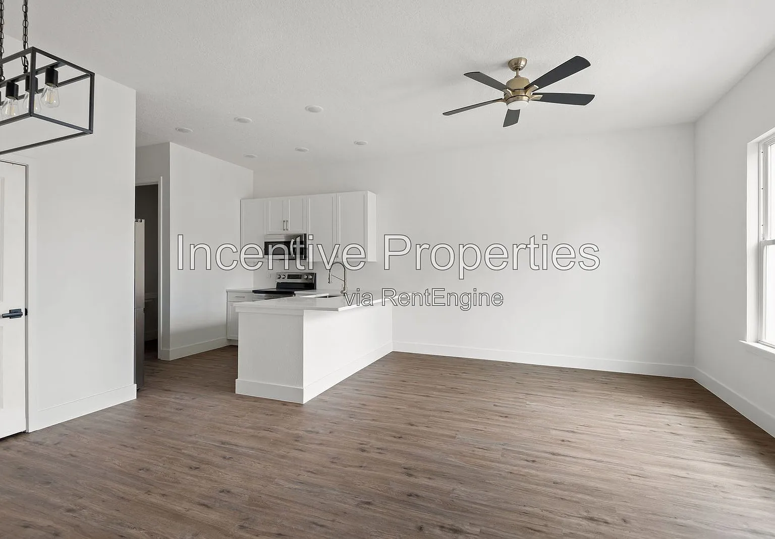 3 bed, 2.5 bath, 1478 sqft, $2,300 — Photo 3