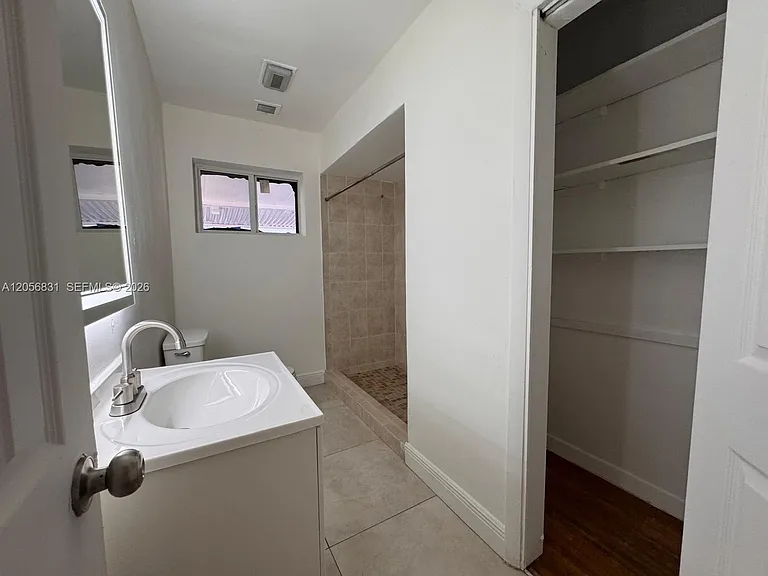 2803 SW 26th St #B — Photo 7