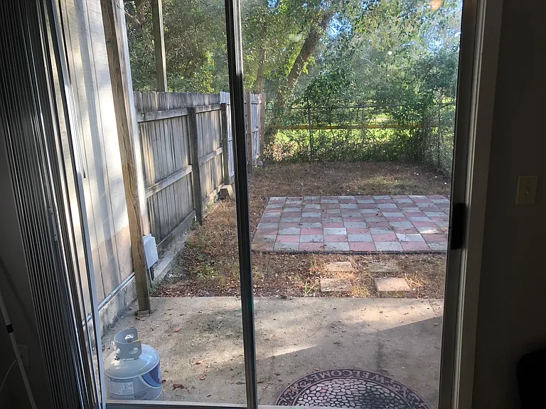 824 Shadow Ln — Photo 10