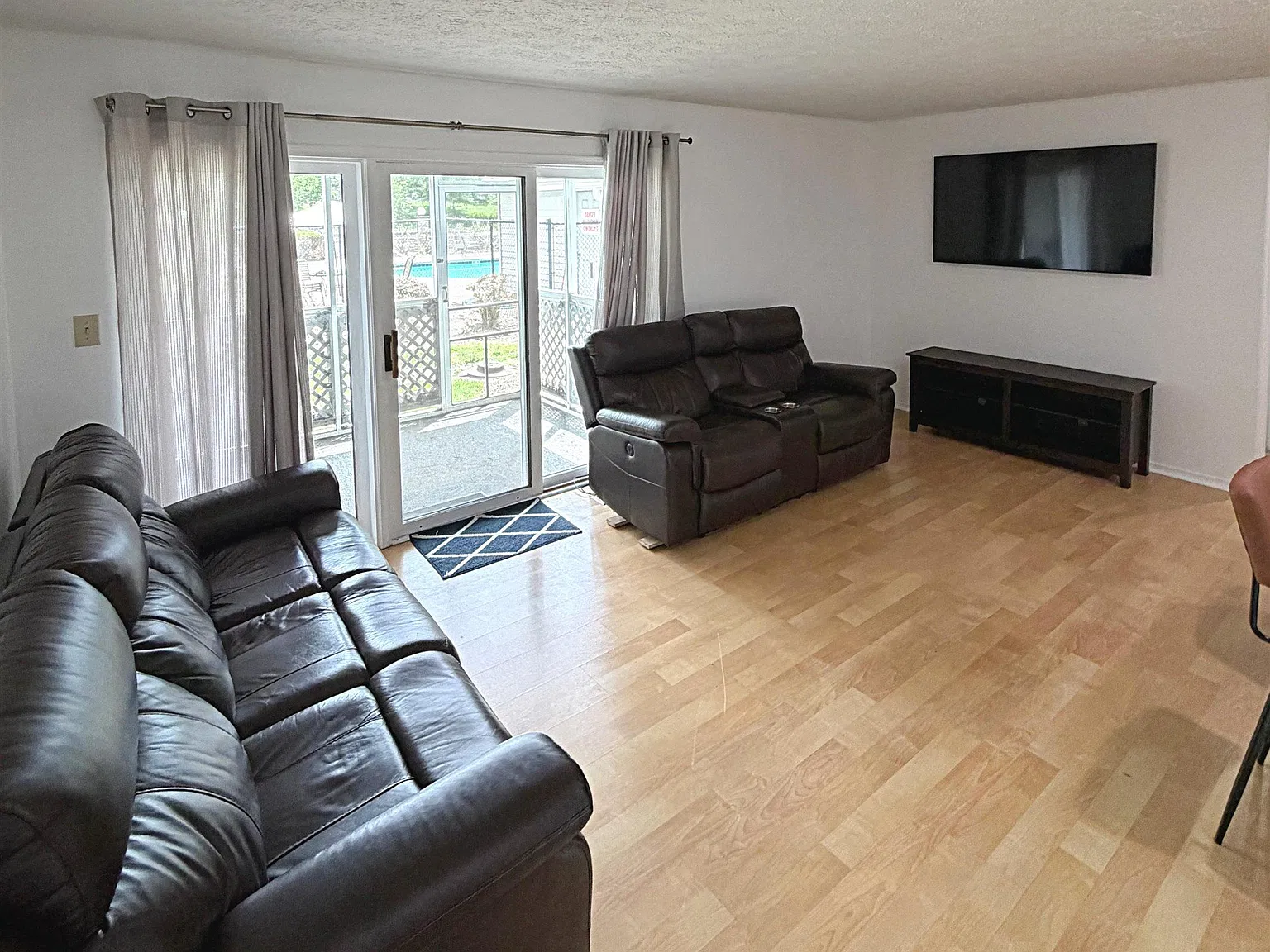 2 bed, 1.0 bath, 840 sqft, $1,600 — Photo 2