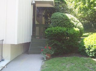 27 Hills Ln, Westport, CT 06880