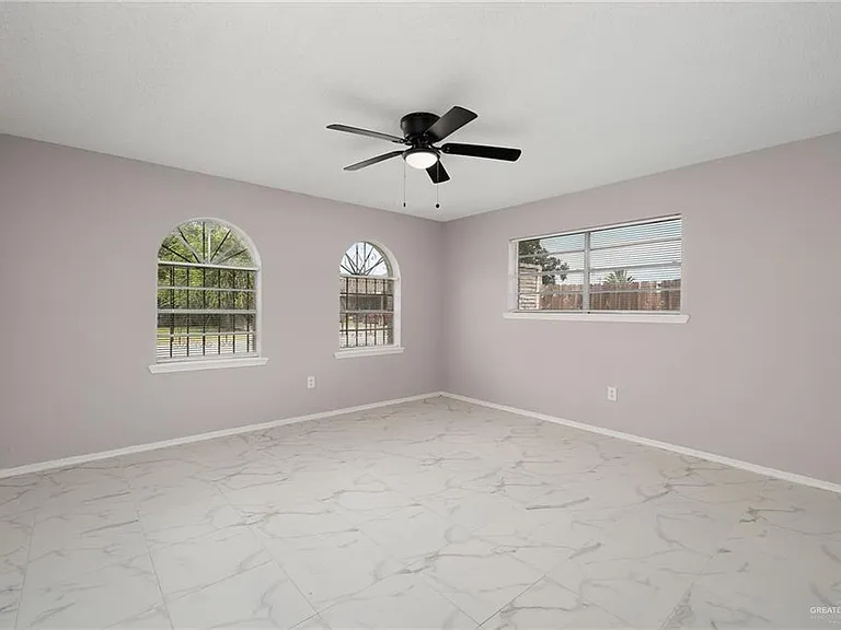 2409 Camellia Ave — Photo 13