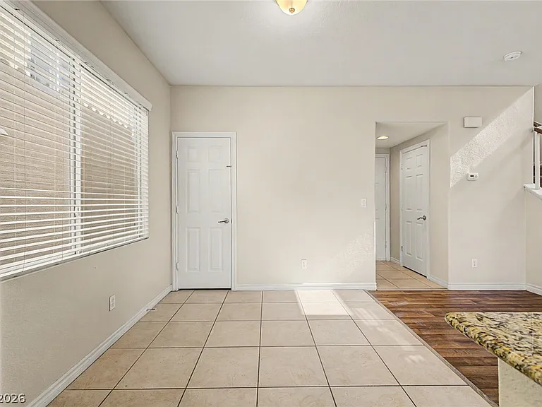 10560 Laurelwood Lake Ave — Photo 8