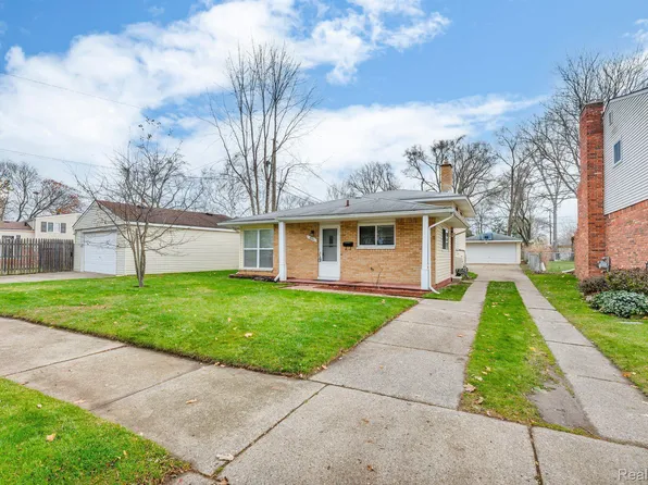 850 N Webik Ave, Clawson, MI 48017