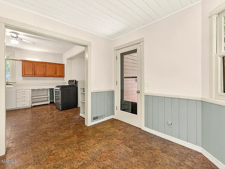 725 W Summit Ave — Photo 4