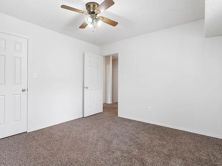 1707 E Walnut Lawn St — Photo 9