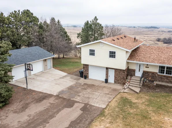 4904 Highland Rd NW, Mandan, ND 58554