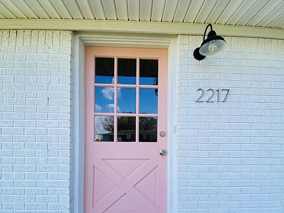 3rd image of 2217 Louisiana Dr