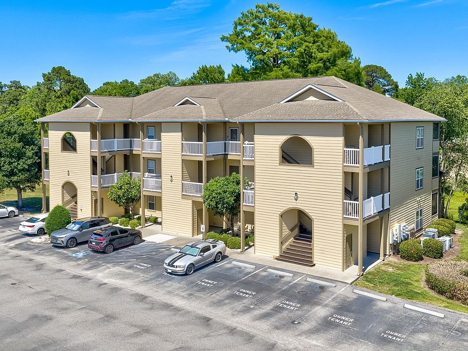1st image of 4104 Pinehurst Circle #2D