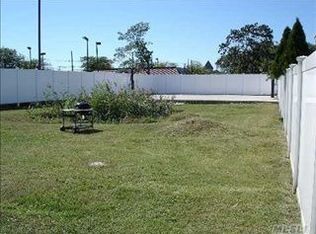 128 Central Pkwy, Merrick, NY 11566