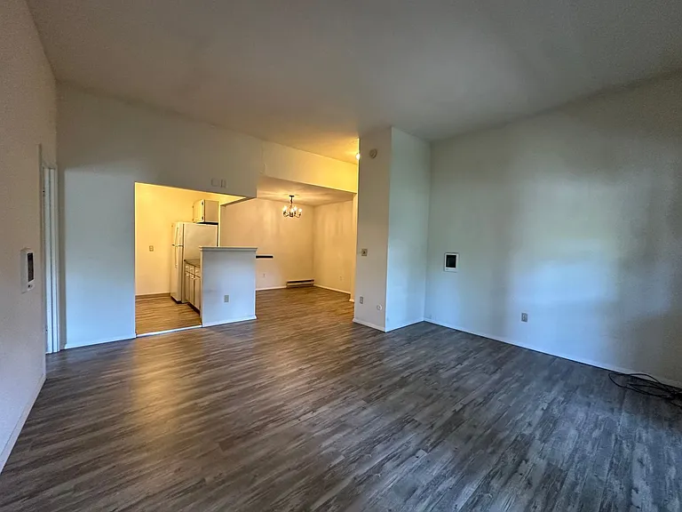 University Park Apartments near Cornell University — Photo 550
