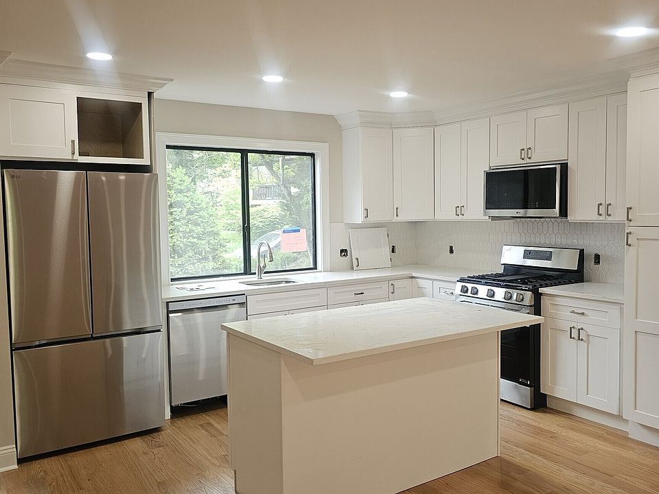 1st image of 522 Iroquois Lane #B