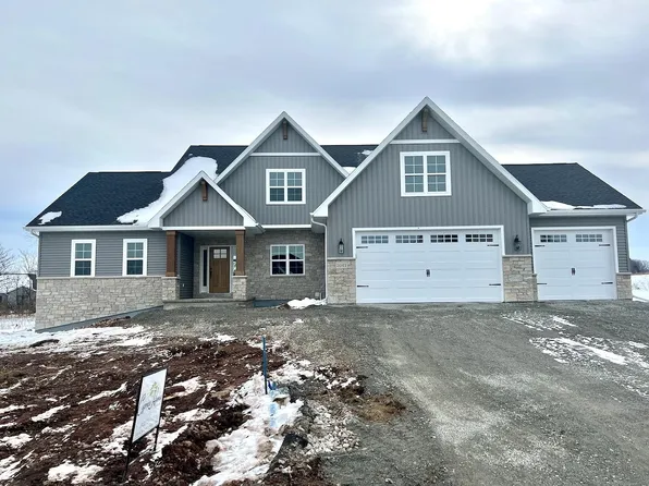 3041 Stone Fence Pl, Green Bay, WI 54311