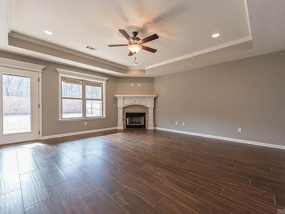 3rd image of 9441 Meadow Gardens Cres