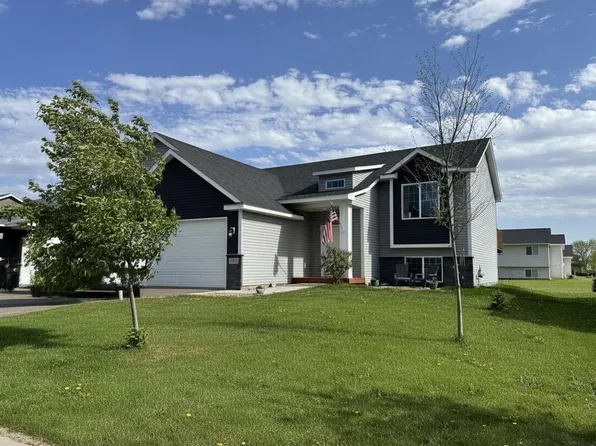 425 Eagle St NW, Isanti, MN 55040
