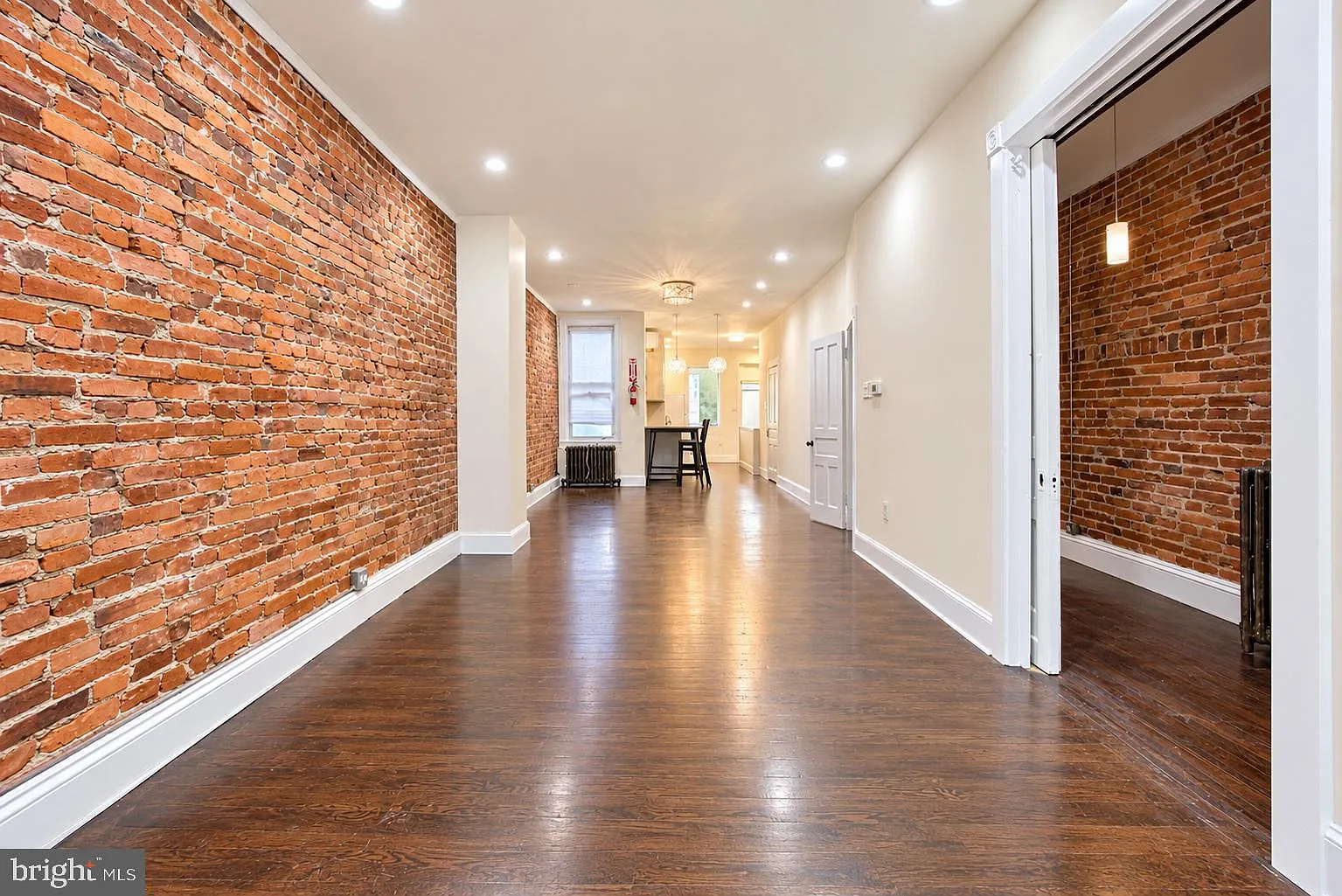 3 bed, 2.0 bath, 1742 sqft, $3,499 — Photo 4