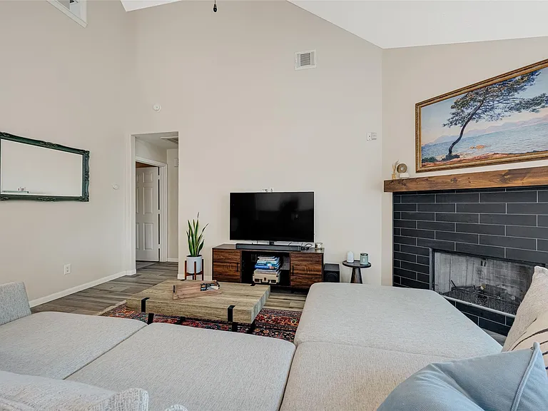 4102 Caneshaw Dr — Photo 10