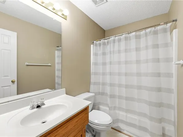 1405 Cypress Dr, Greenwood, MO 64034