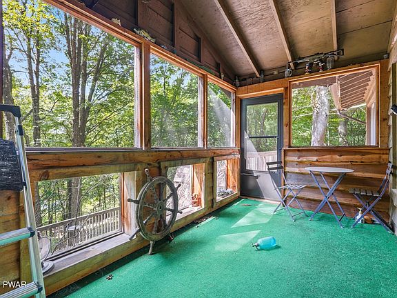 4th image of 15 Tamarack Ln