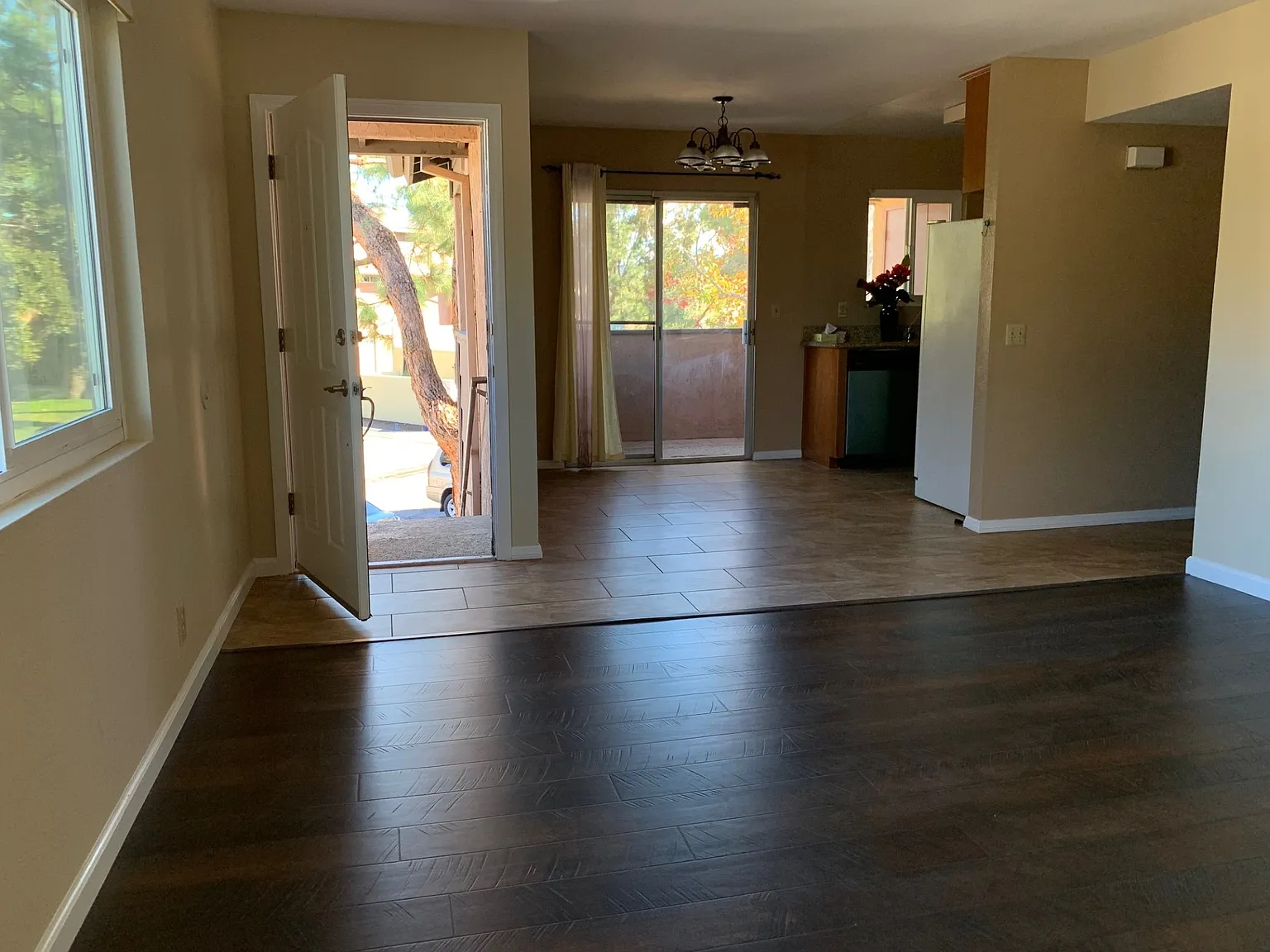 2 bed, 806 sqft, $2,625 — Photo 2