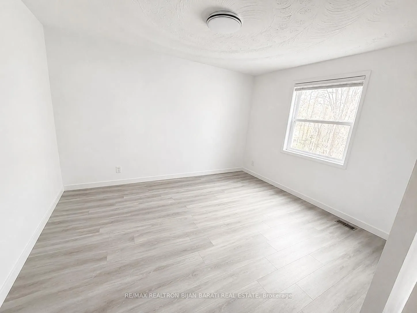 3 bed, $2,950 — Photo 2