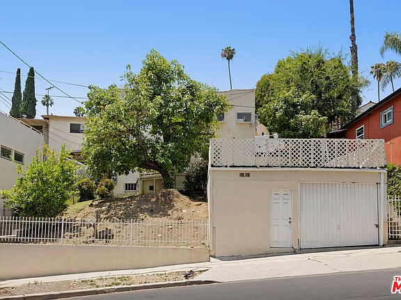 3rd image of 3125 Berkeley Cir